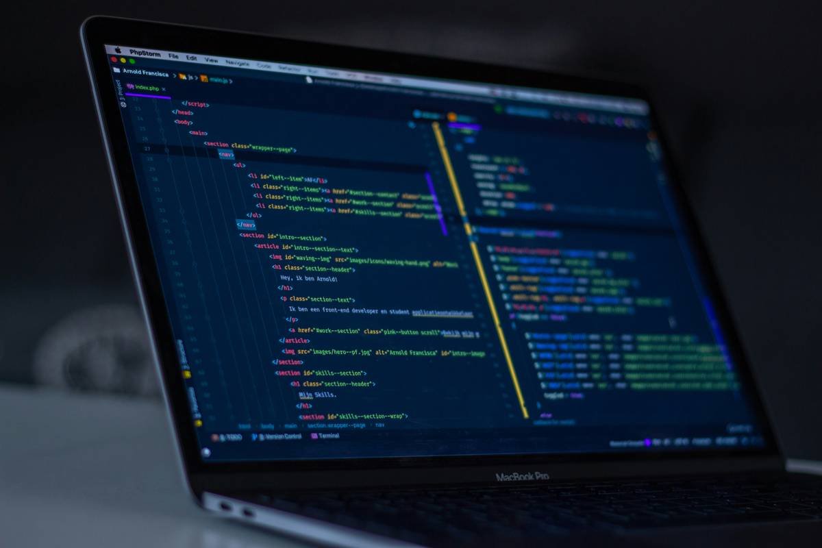 Matrix comparing GitHub prompt repos by activity, documentation, and real-world applicability
